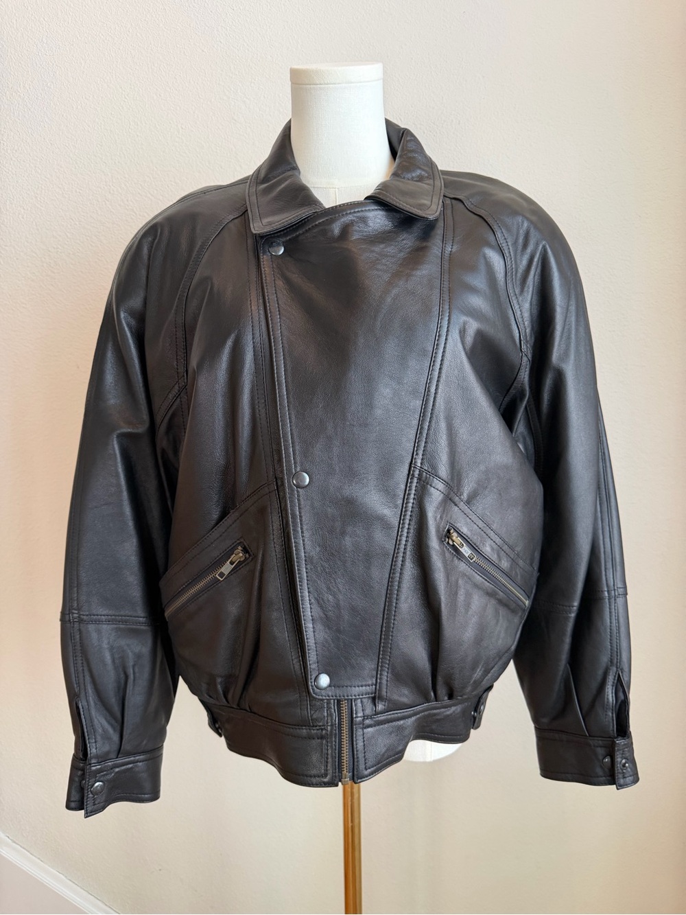 Men's Black Leather Vintage Bomber Jacket